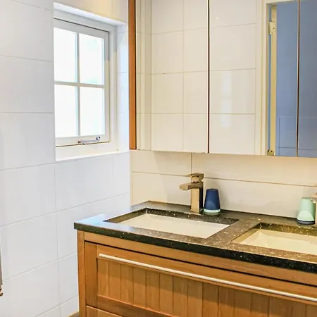 2 Bedroom Awesome In * Udenhout