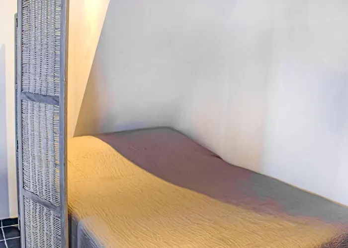 2 Bedroom Awesome In Hébergement de vacances *